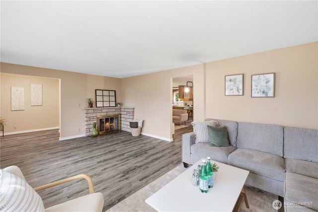 762 Hilltop Avenue, Kent, WA 98031