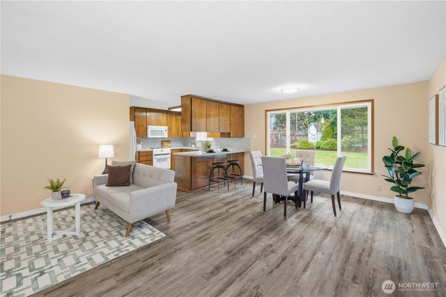 762 Hilltop Avenue, Kent, WA 98031