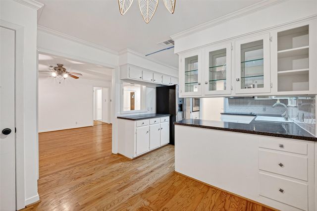 5006 Creekbend Drive, Houston, TX 77035