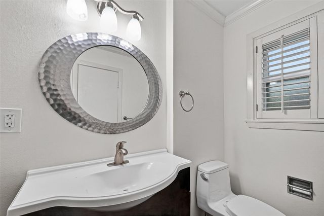 5006 Creekbend Drive, Houston, TX 77035