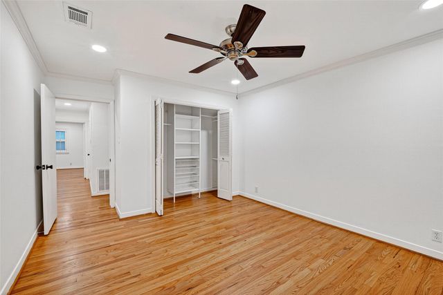 5006 Creekbend Drive, Houston, TX 77035
