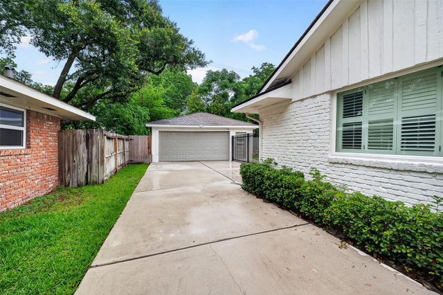 5006 Creekbend Drive, Houston, TX 77035