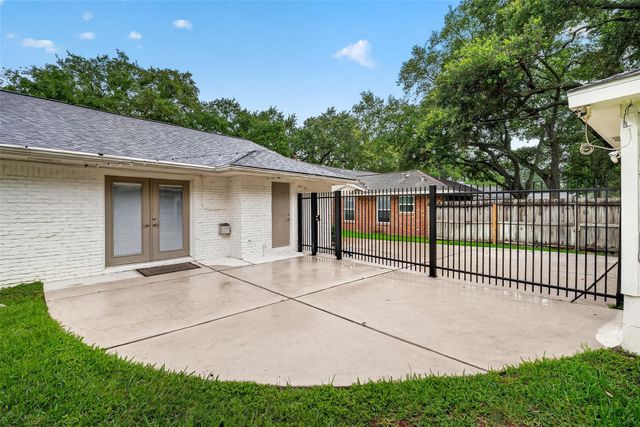 5006 Creekbend Drive, Houston, TX 77035