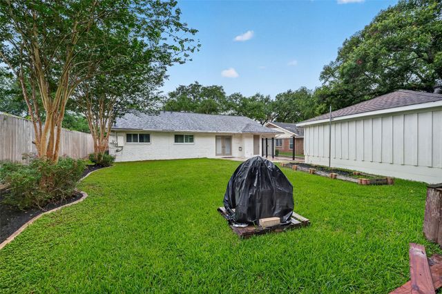 5006 Creekbend Drive, Houston, TX 77035