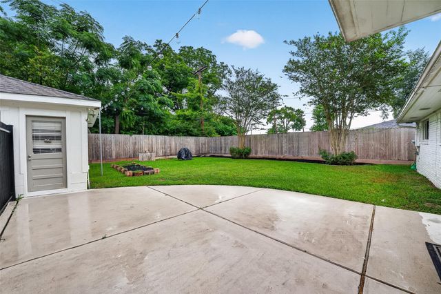 5006 Creekbend Drive, Houston, TX 77035