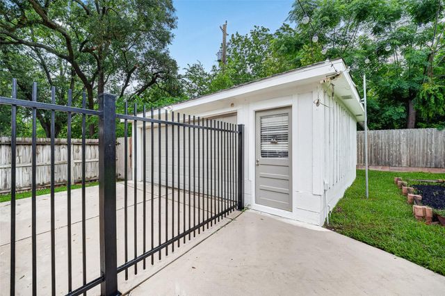 5006 Creekbend Drive, Houston, TX 77035