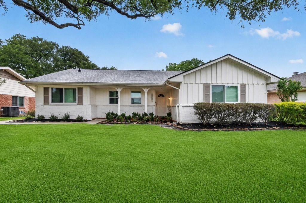 5006 Creekbend Drive, Houston, TX 77035
