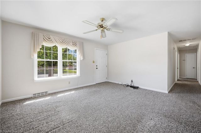 2204 Four Seasons Boulevard, Greensboro, NC 27407