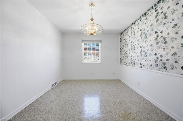 2204 Four Seasons Boulevard, Greensboro, NC 27407
