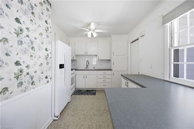 2204 Four Seasons Boulevard, Greensboro, NC 27407
