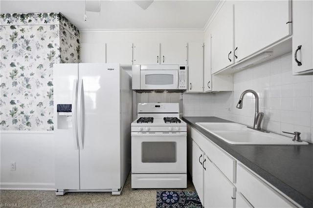 2204 Four Seasons Boulevard, Greensboro, NC 27407