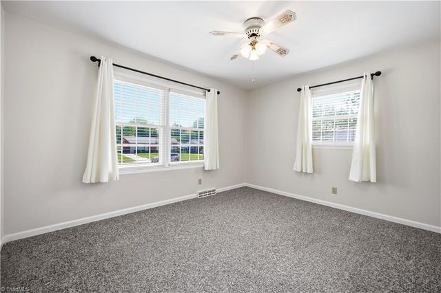 2204 Four Seasons Boulevard, Greensboro, NC 27407