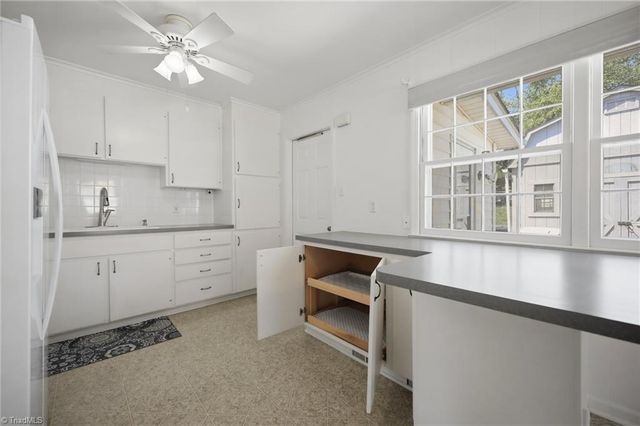 2204 Four Seasons Boulevard, Greensboro, NC 27407