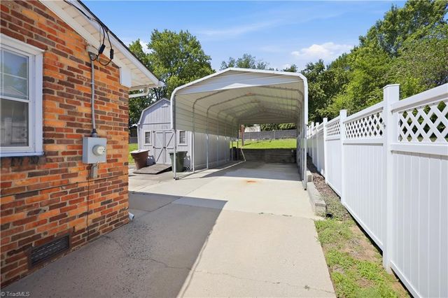 2204 Four Seasons Boulevard, Greensboro, NC 27407