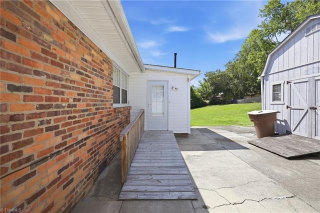 2204 Four Seasons Boulevard, Greensboro, NC 27407