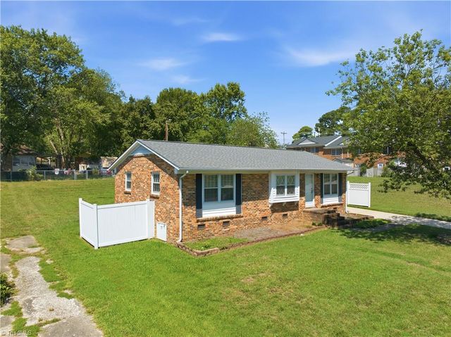 2204 Four Seasons Boulevard, Greensboro, NC 27407