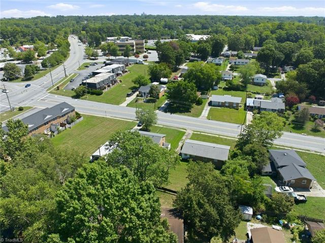 2204 Four Seasons Boulevard, Greensboro, NC 27407