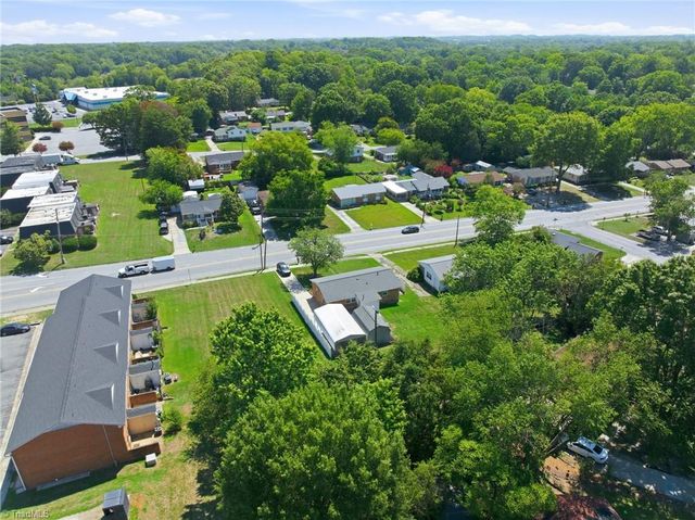 2204 Four Seasons Boulevard, Greensboro, NC 27407