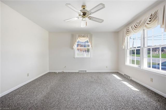 2204 Four Seasons Boulevard, Greensboro, NC 27407
