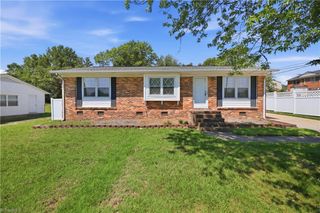 2204 Four Seasons Boulevard, Greensboro, NC 27407