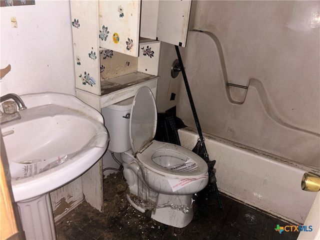 110 Weldon Street, Cuero, TX 77954