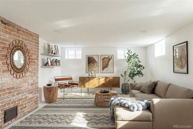 2289 N Glencoe Street, Denver, CO 80207