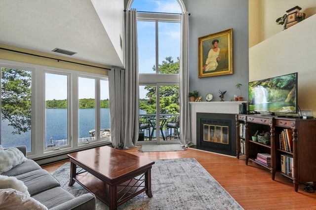39 Pointe Rok Drive 39, Worcester, MA 01604