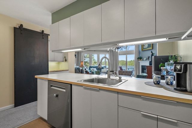 39 Pointe Rok Drive 39, Worcester, MA 01604