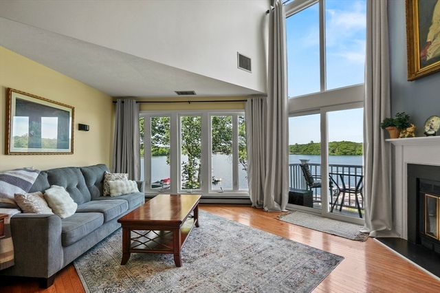 39 Pointe Rok Drive 39, Worcester, MA 01604