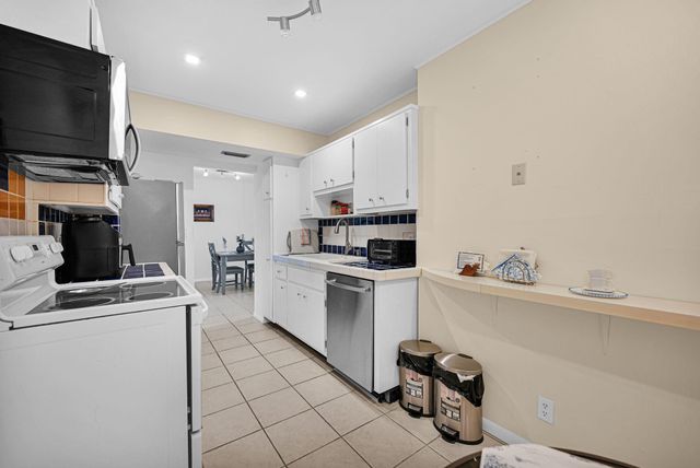 4400 Hillcrest Drive 605A, Hollywood, FL 33021