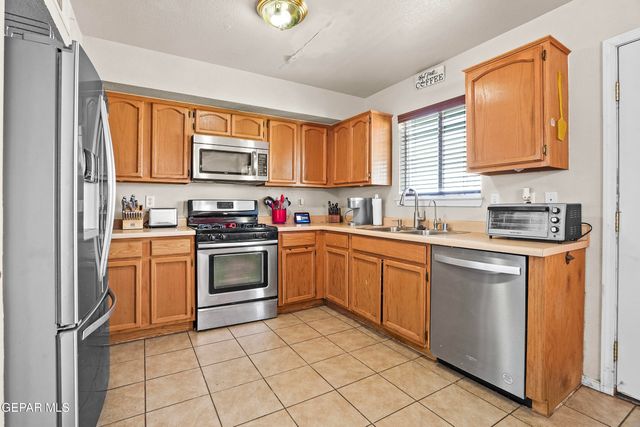 7300 SACHET CLIFF Drive, El Paso, TX 79934