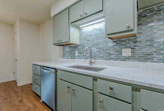 81 Kingsbridge Way, Little Rock, AR 72212