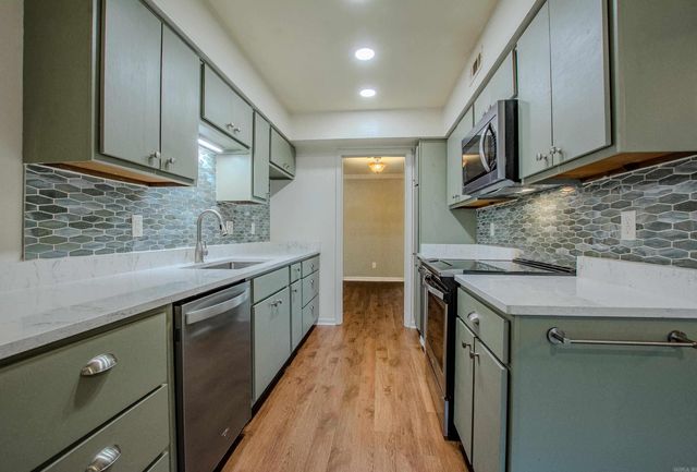 81 Kingsbridge Way, Little Rock, AR 72212