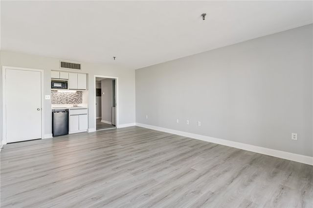 1 Marina Drive 307, St Simons Island, GA 31522