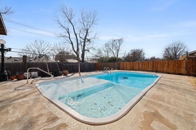 704 Morning Glory Lane, Bedford, TX 76021