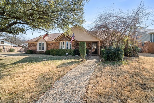 704 Morning Glory Lane, Bedford, TX 76021
