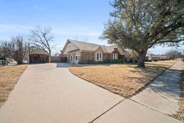 704 Morning Glory Lane, Bedford, TX 76021