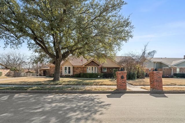 704 Morning Glory Lane, Bedford, TX 76021
