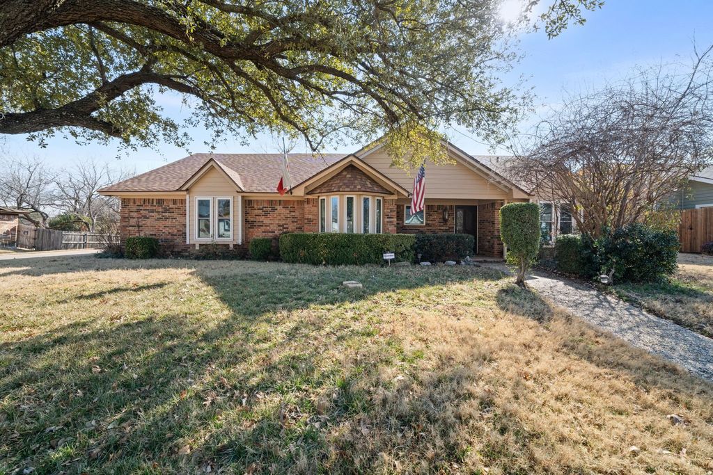 704 Morning Glory Lane, Bedford, TX 76021
