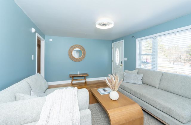 8 Ridgeview Avenue, Salem, NH 03079