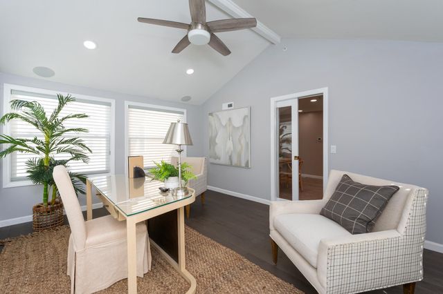 8 Ridgeview Avenue, Salem, NH 03079