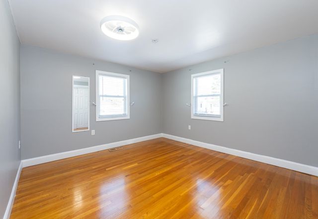 8 Ridgeview Avenue, Salem, NH 03079