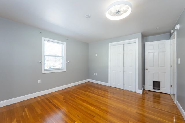 8 Ridgeview Avenue, Salem, NH 03079