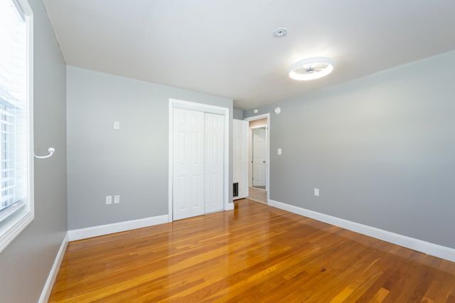 8 Ridgeview Avenue, Salem, NH 03079