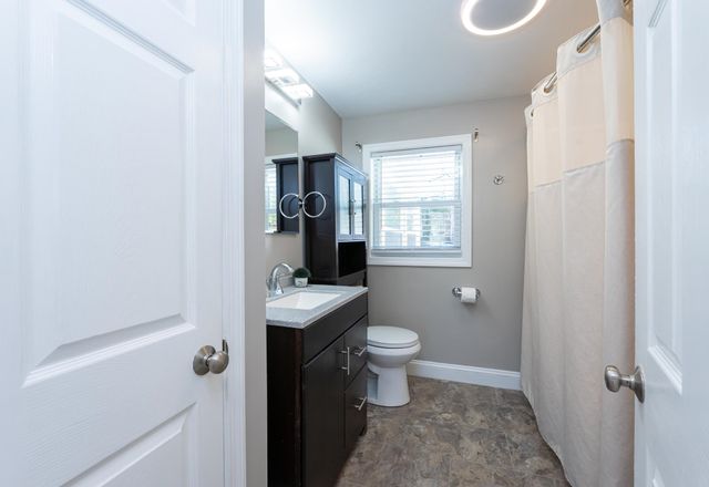 8 Ridgeview Avenue, Salem, NH 03079