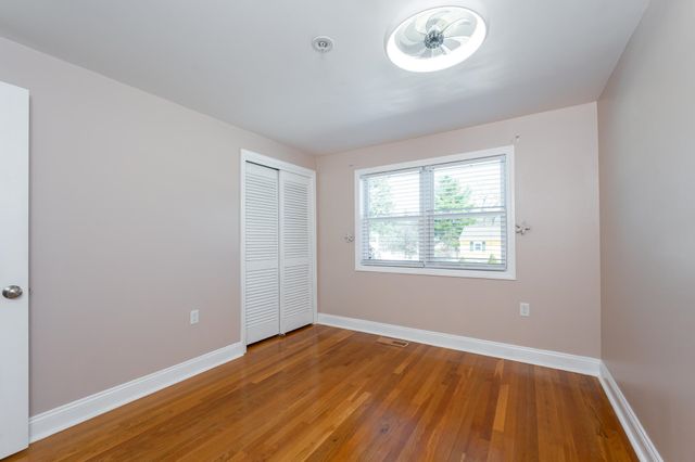 8 Ridgeview Avenue, Salem, NH 03079