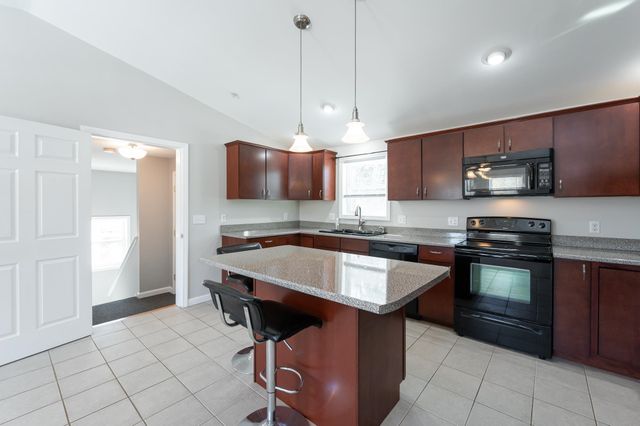 8 Ridgeview Avenue, Salem, NH 03079