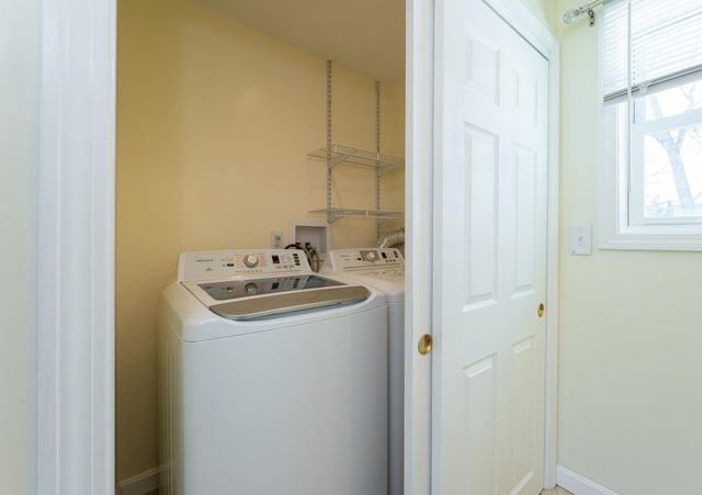 8 Ridgeview Avenue, Salem, NH 03079