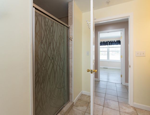 8 Ridgeview Avenue, Salem, NH 03079