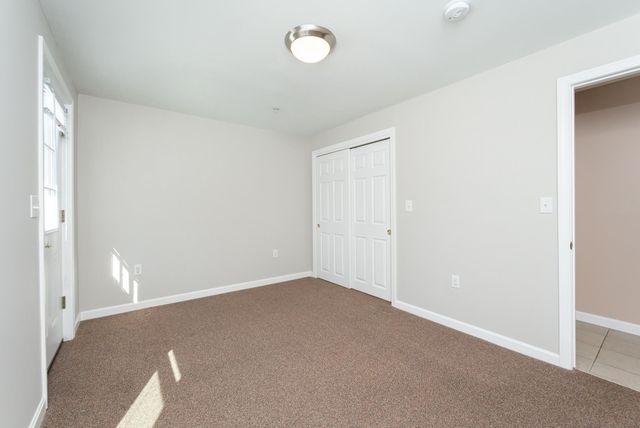 8 Ridgeview Avenue, Salem, NH 03079